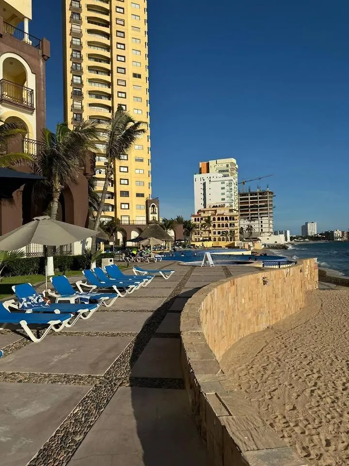 Las Gavias Frente Al Mar 마사틀란